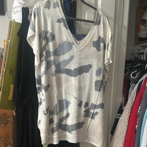 Boutique sweater camo